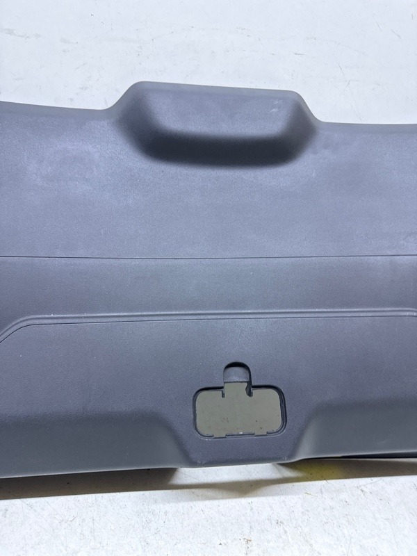 Обшивка крышки багажника