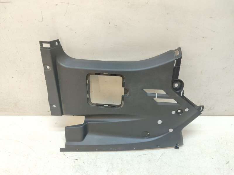 Кожух замка капота