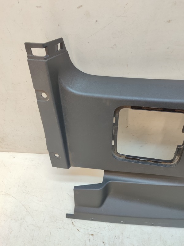 Кожух замка капота