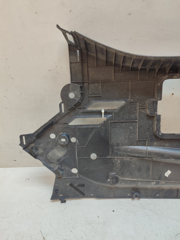 Кожух замка капота