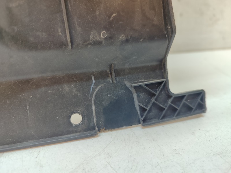 Кожух замка капота