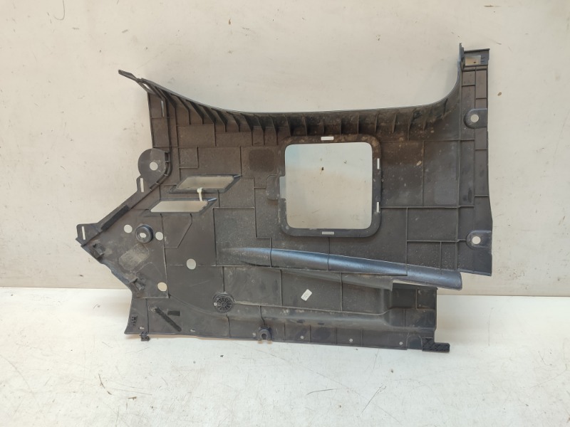 Кожух замка капота