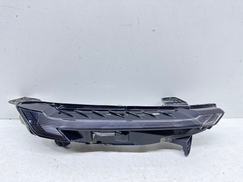 Фара дневного света правая (ходовые огни)