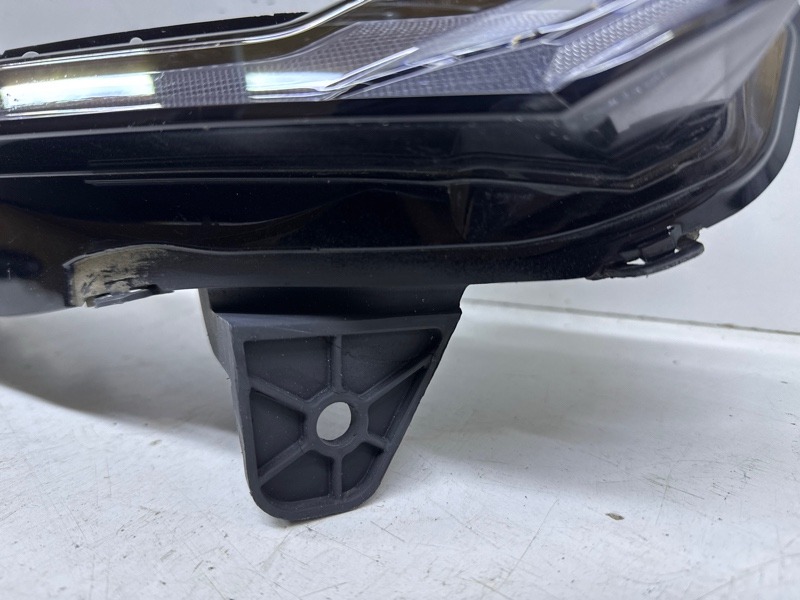 Фара дневного света правая (ходовые огни)