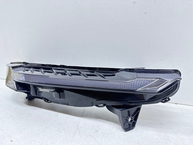 Фара дневного света правая (ходовые огни)