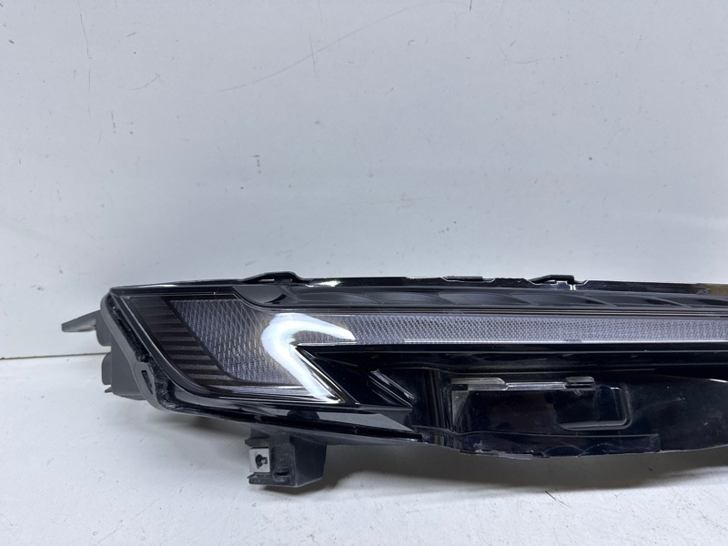 Фара дневного света правая (ходовые огни)