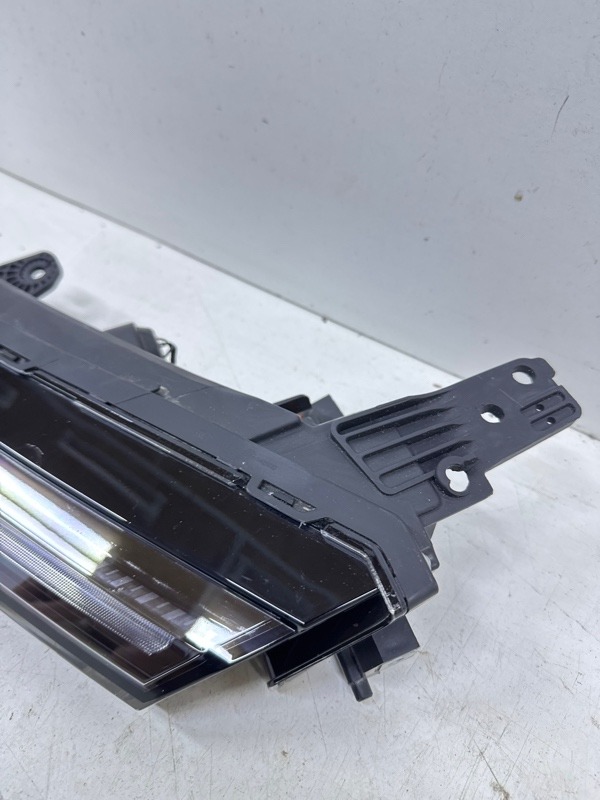 Фара дневного света левая (ходовые огни)