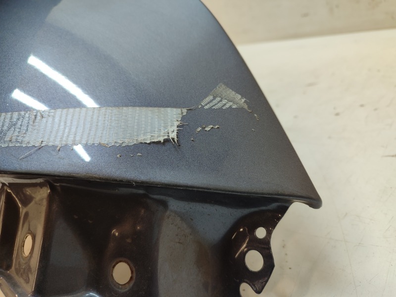 Крыло переднее правое