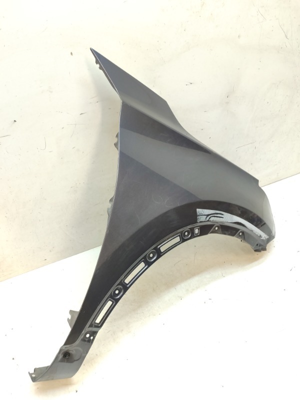 Крыло переднее правое