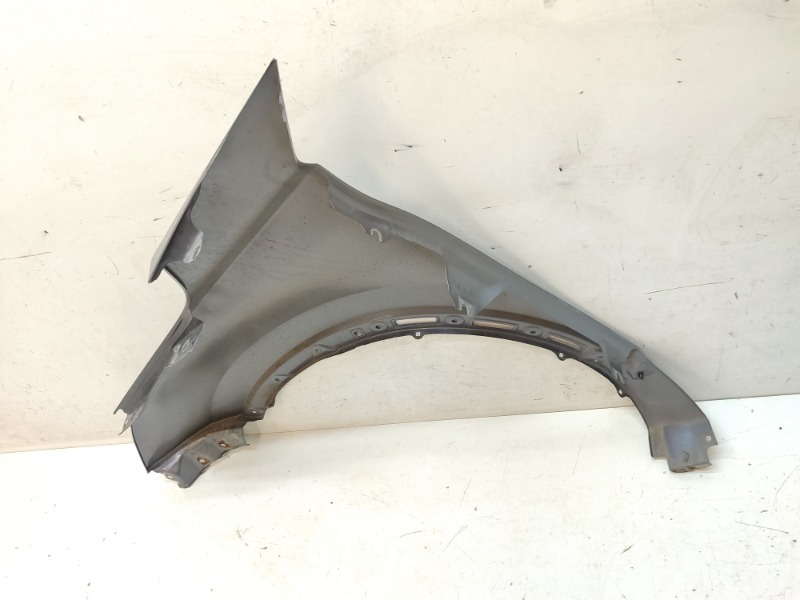 Крыло переднее правое