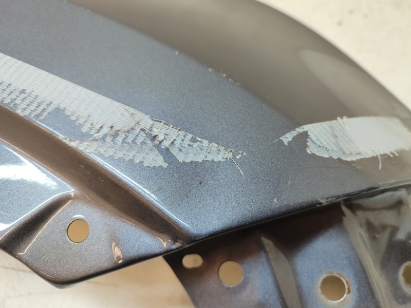 Крыло переднее правое