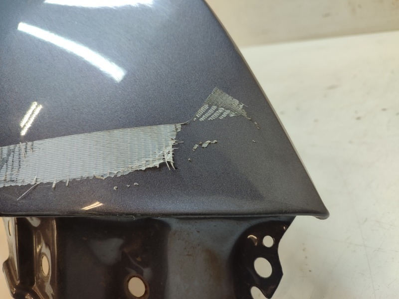 Крыло переднее правое