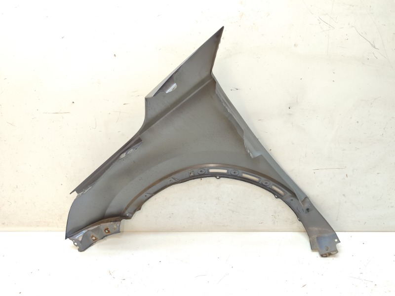 Крыло переднее правое