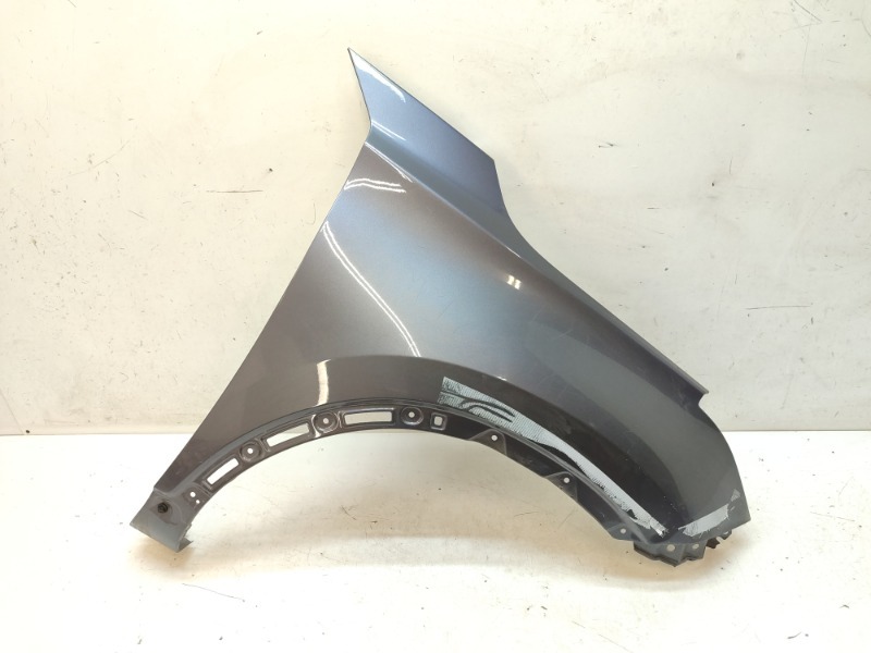 Крыло переднее правое