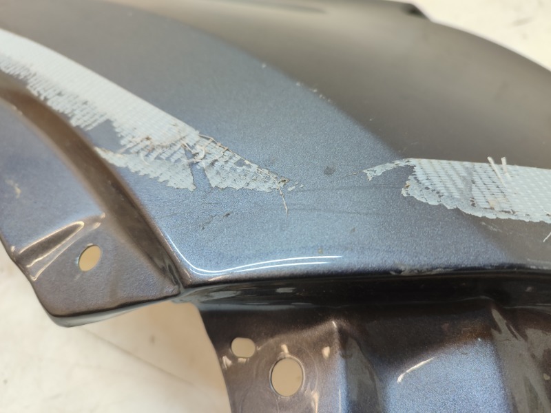 Крыло переднее правое