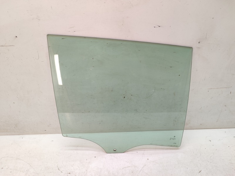 Стекло двери задней правой