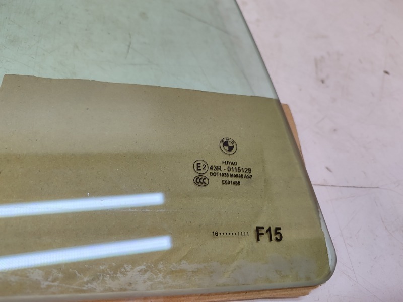 Стекло двери задней правой