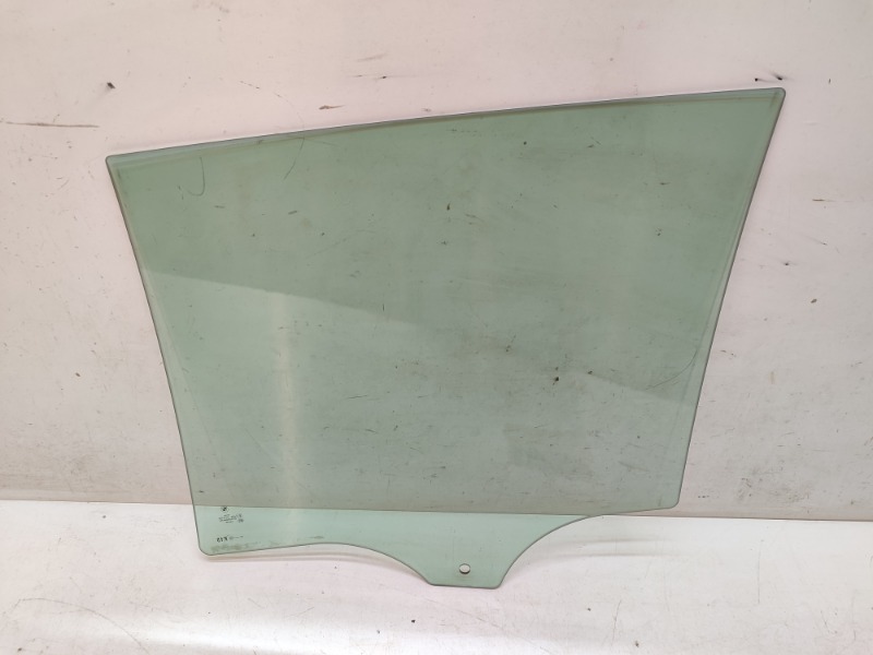 Стекло двери задней правой