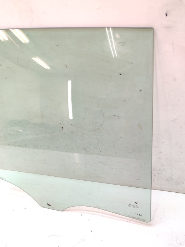 Стекло двери задней правой