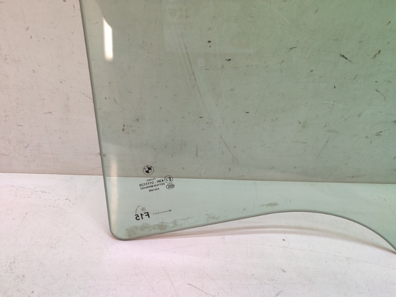 Стекло двери задней правой