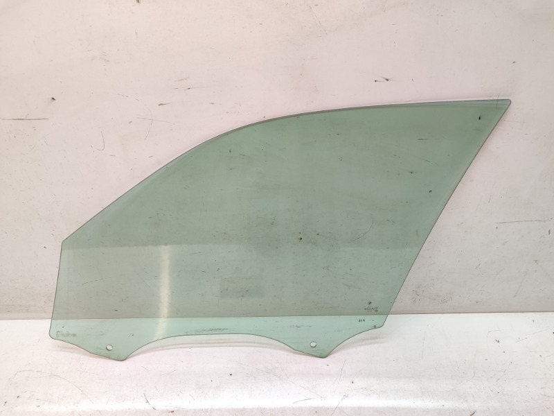 Стекло двери передней правой