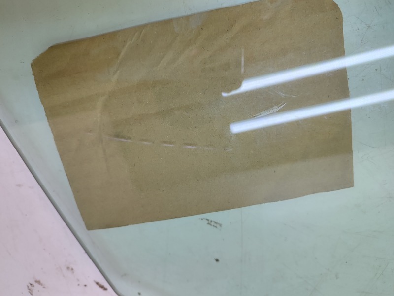 Стекло двери передней правой