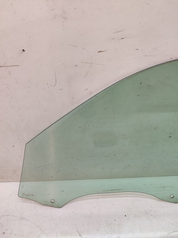 Стекло двери передней правой