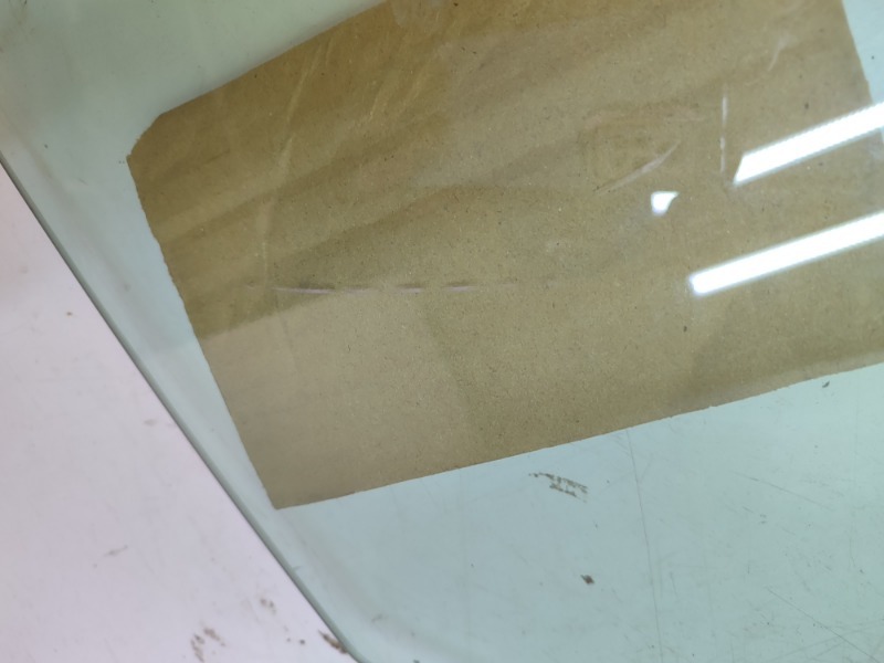 Стекло двери передней правой