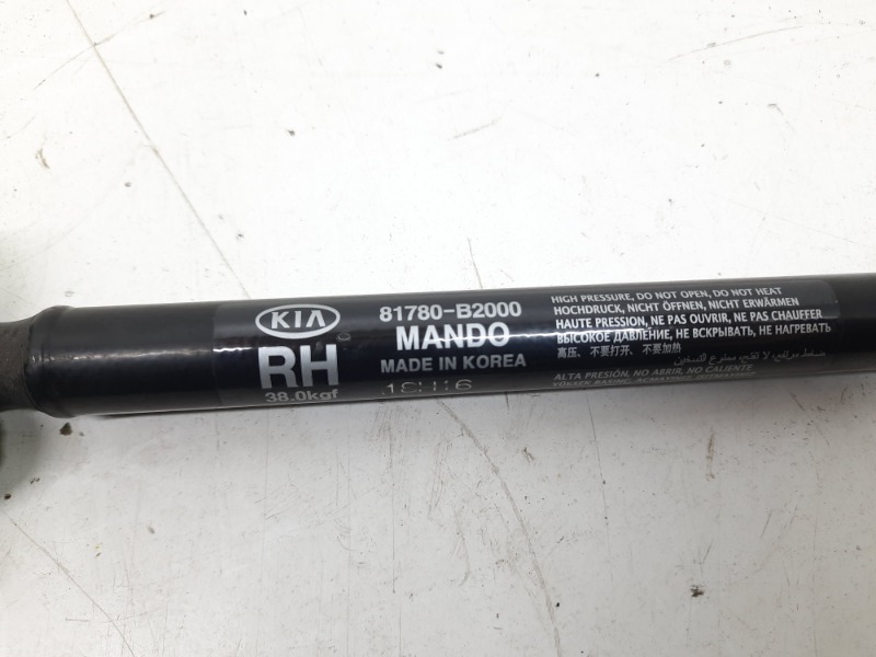 Амортизатор двери багажника