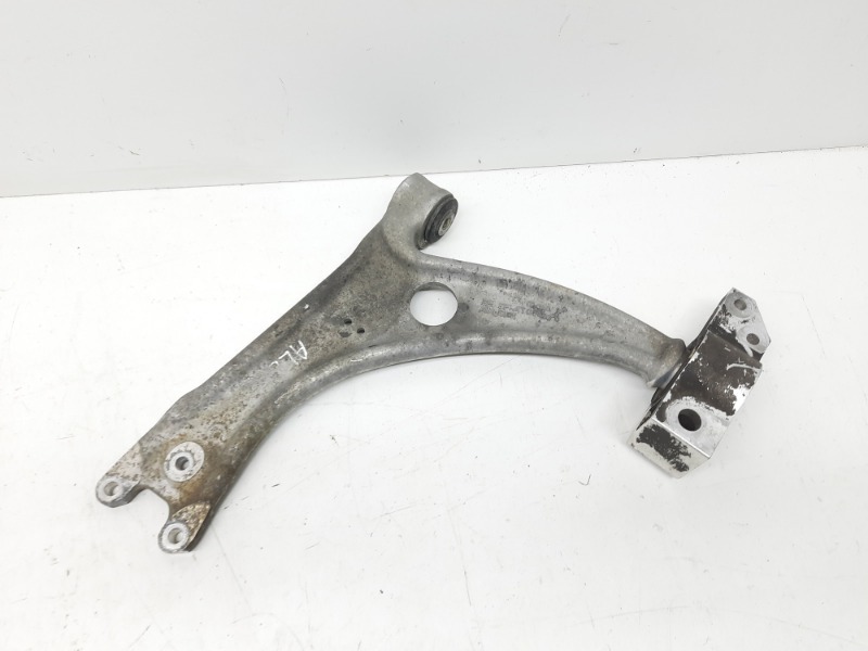 Рычаг передний левый