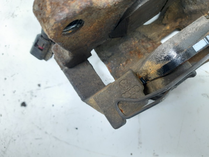 Суппорт передний левый