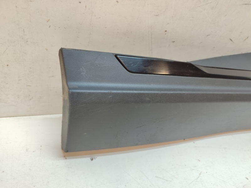 Накладка двери задней правой
