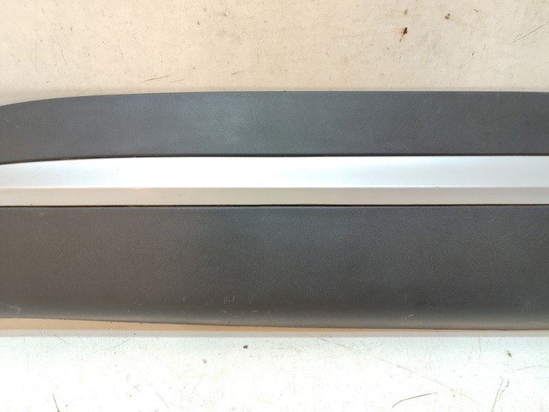 Накладка двери передней левой