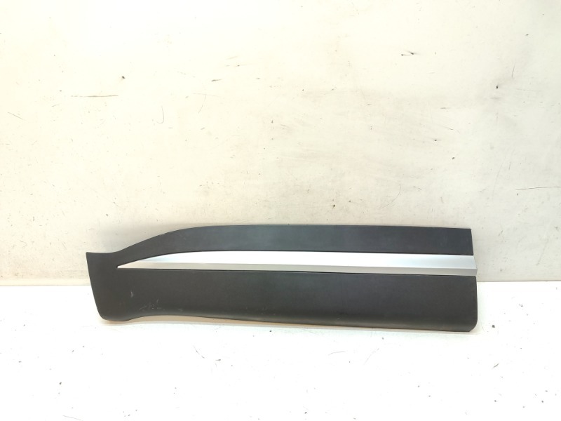 Накладка двери передней левой