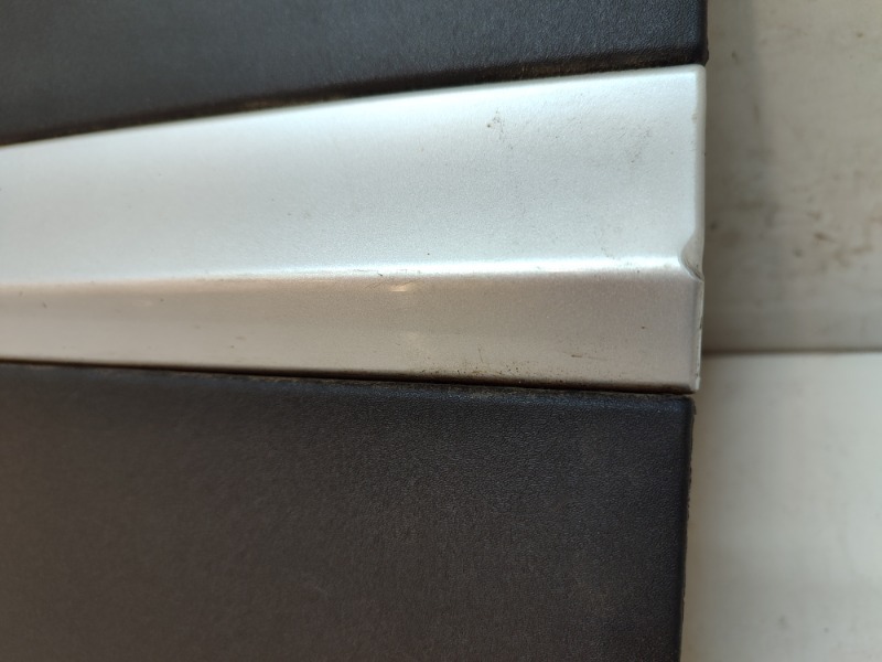 Накладка двери передней левой