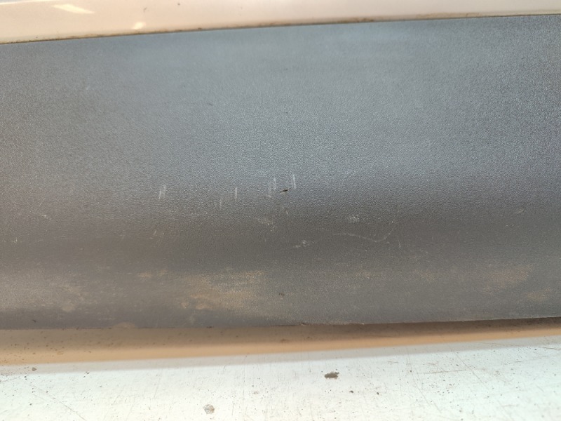 Накладка двери передней левой