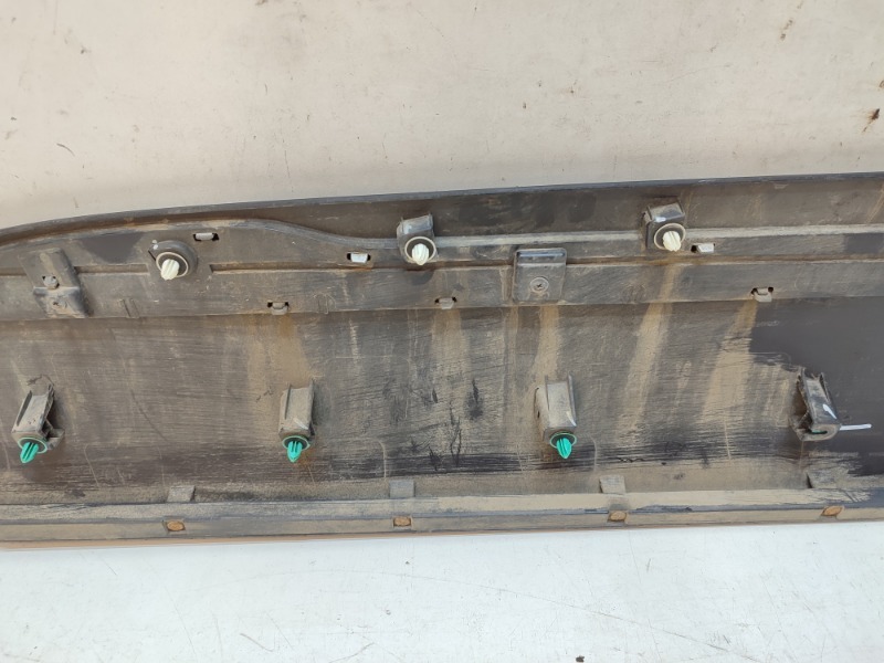 Накладка двери передней правой