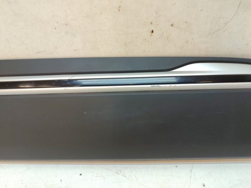 Накладка двери передней правой