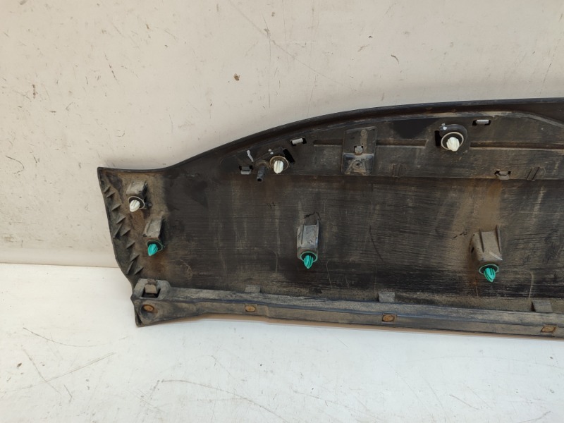 Накладка двери передней правой