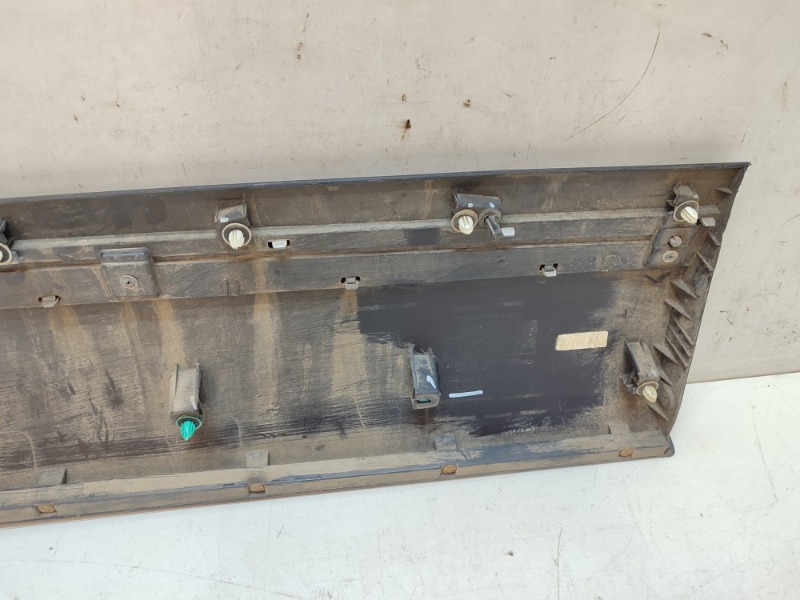 Накладка двери передней правой