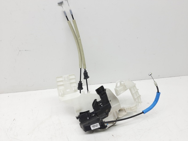 Замок двери передней левой