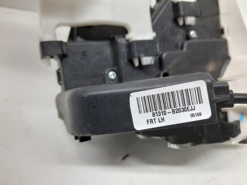 Замок двери передней левой