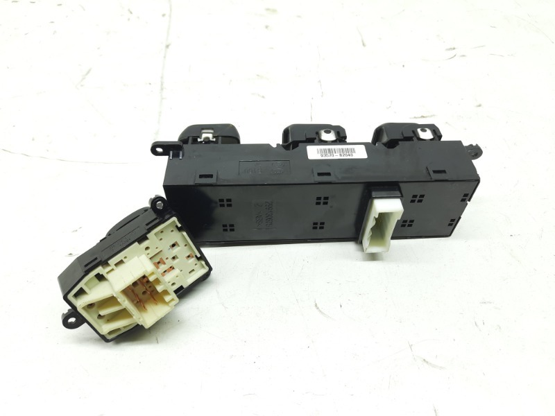 Кнопка стеклоподъемника