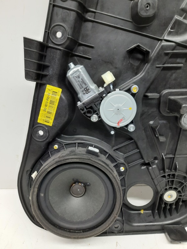 Стеклоподъемник электр. задний правый