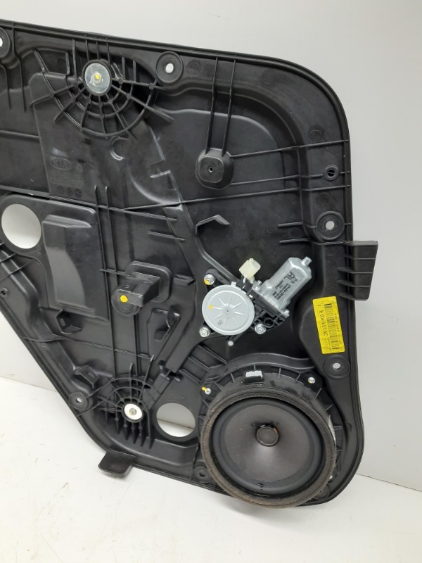 Стеклоподъемник электр. задний левый