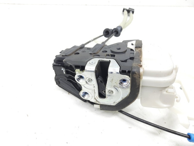 Замок двери передней правой