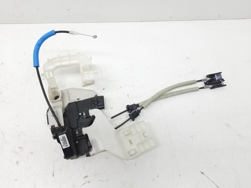 Замок двери передней правой