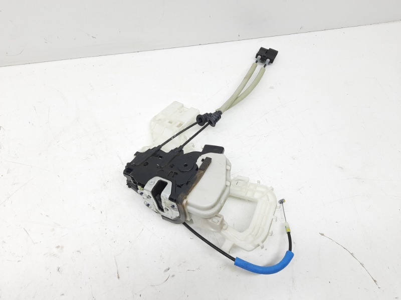 Замок двери передней правой