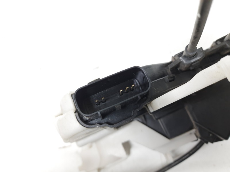 Замок двери передней правой