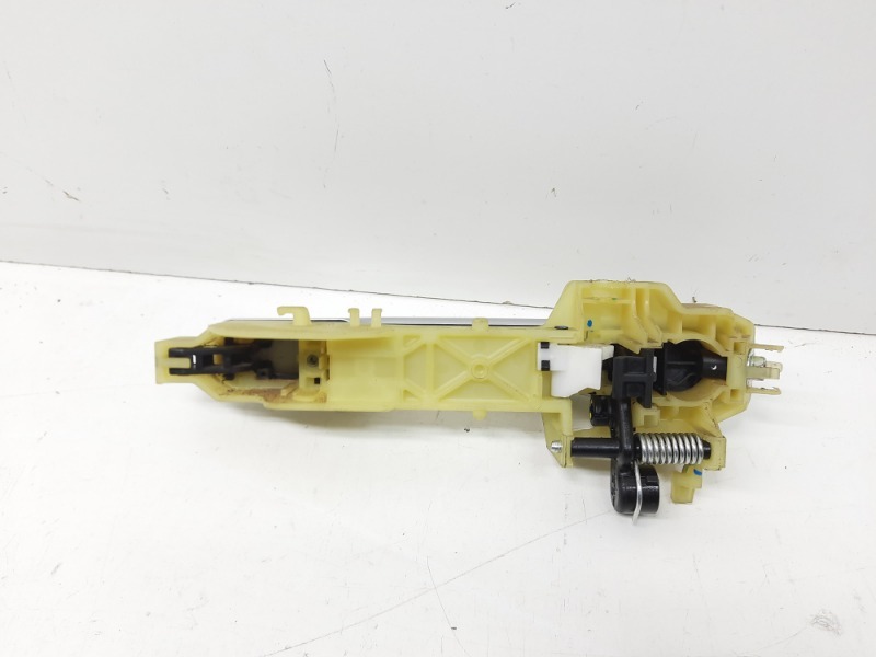 Ручка двери передней наружная правая